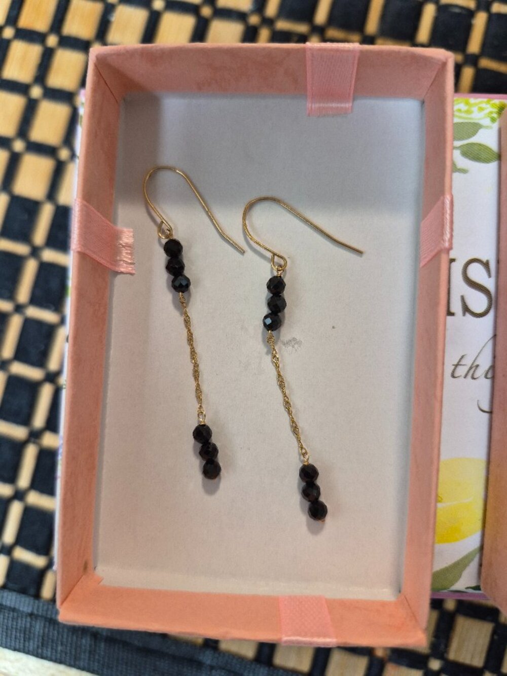 Dangling earring in 14 karat